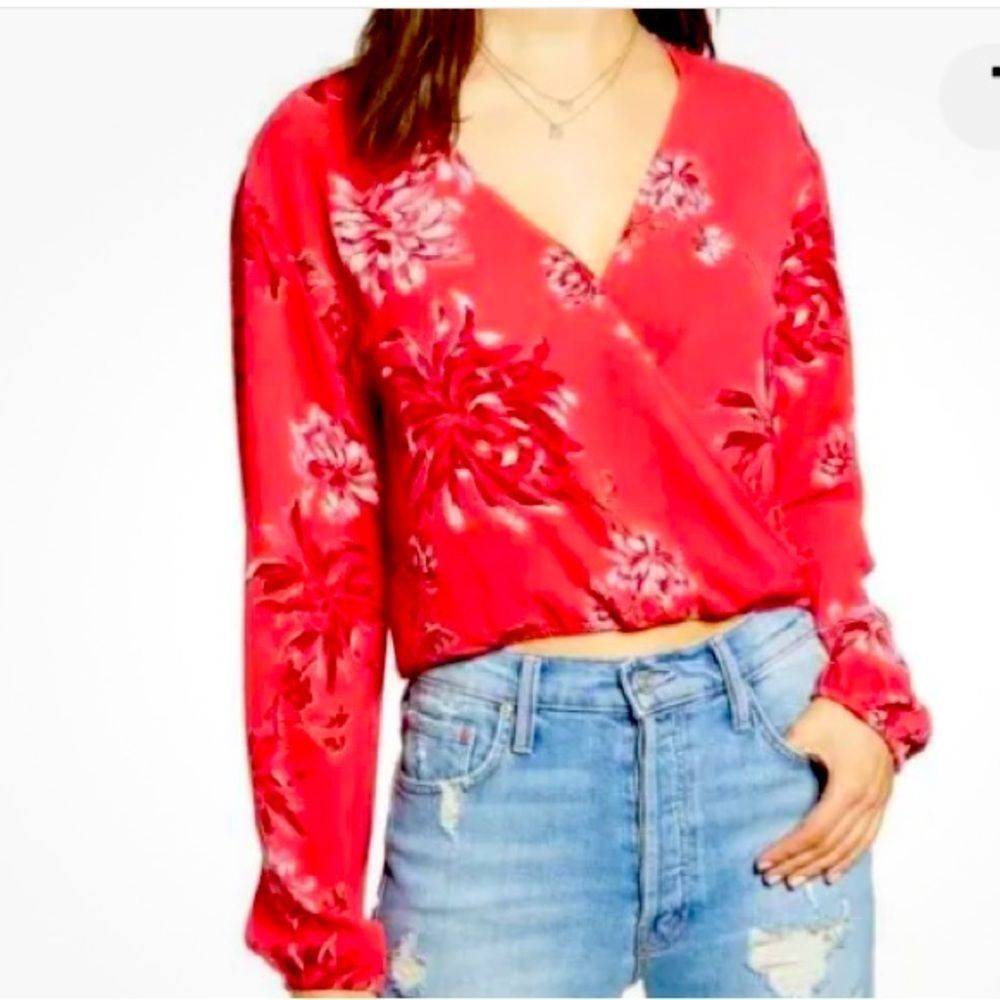 Minkpink floral crop top Crossbody with drawstring at bottom. Size XS